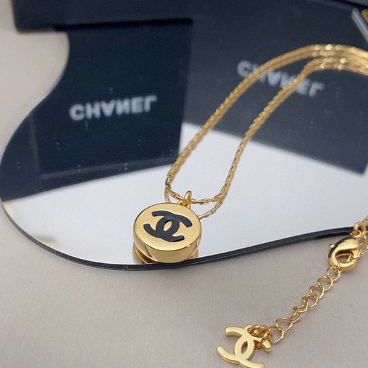 18K Chanel Pendant Necklace