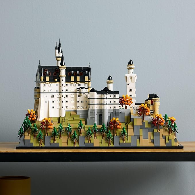 LEGO® Architecture: Neuschwanstein Castle (21063)