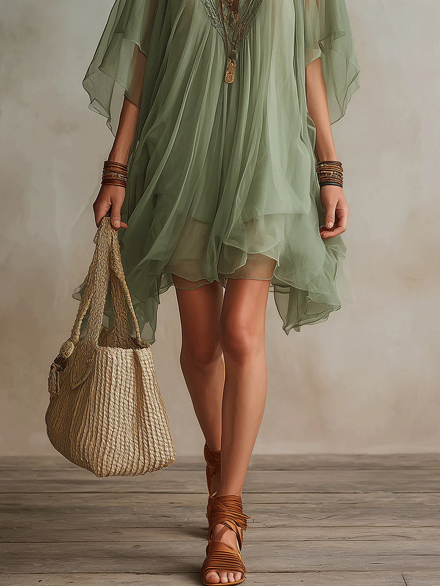 Vestito mini verde in chiffon con scollo a V, a strati, fluido
