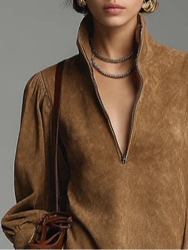 Vestito mini in scamosciato marrone a taglio ampio con cerniera e collo alto