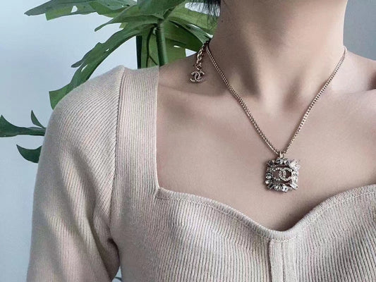 18K Chanel Diamonds Pendant Necklace