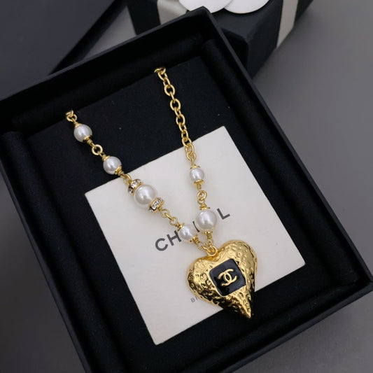 18K Chanel Pearls Chain Necklace