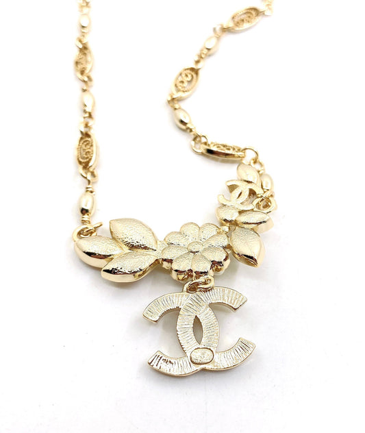 18K Chanel Flowers Diamonds Necklace