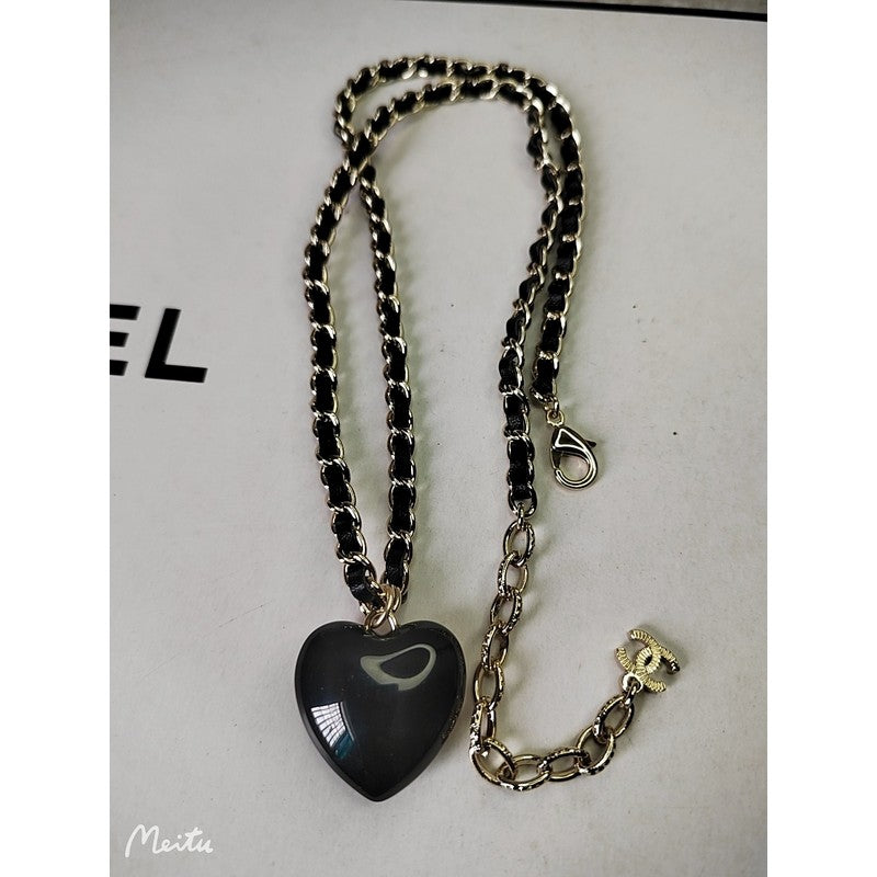 18K Chanel Heart Pendant Necklace