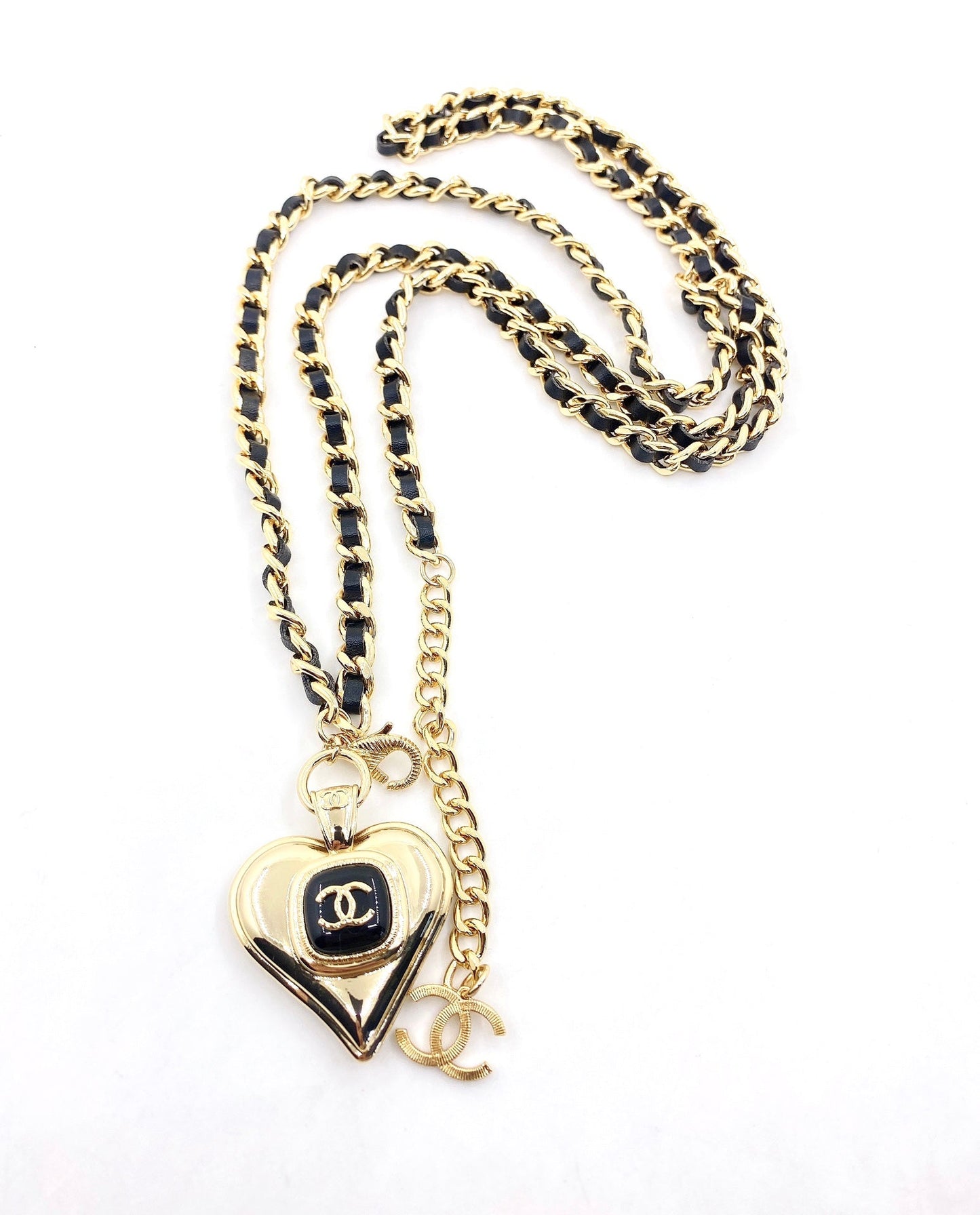 18K Chanel Heart Pendant Necklace