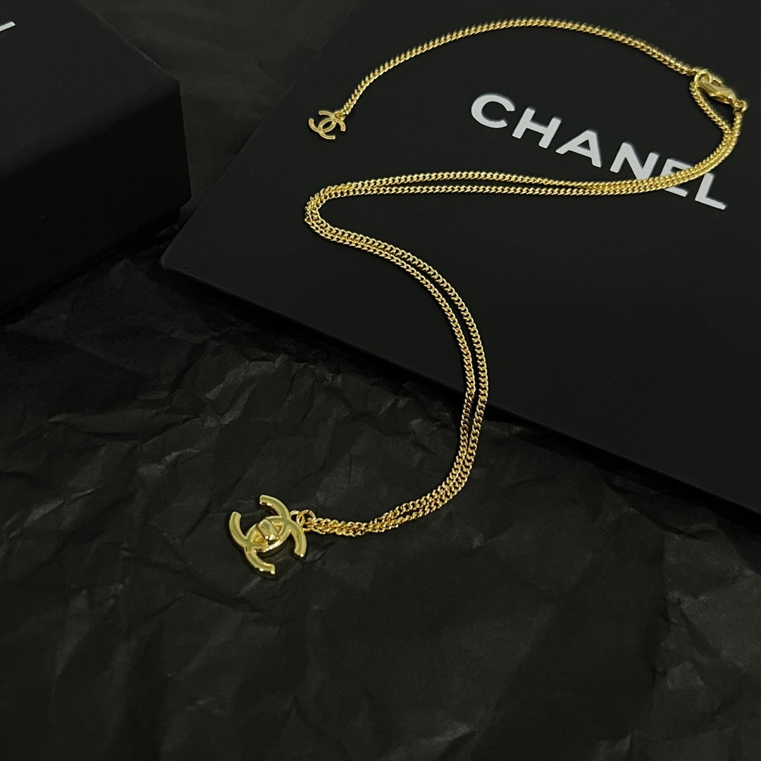 18K Chanel Vintage Necklace