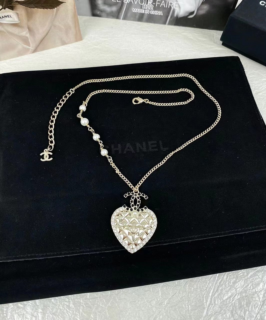 18K Chanel Heart Necklace