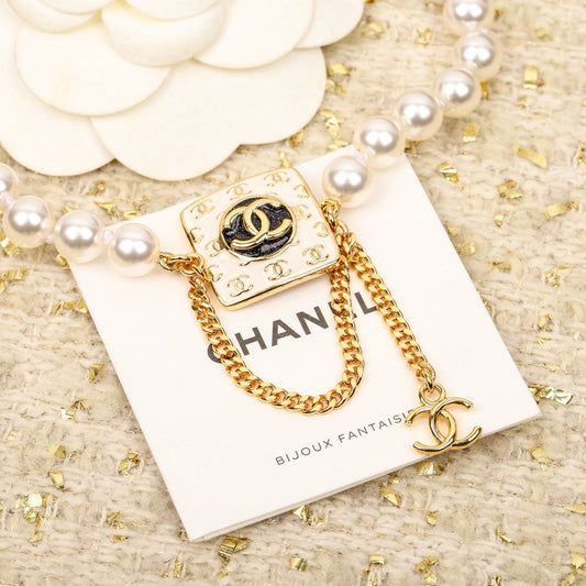 18K Chanel Pearls Choker Necklace
