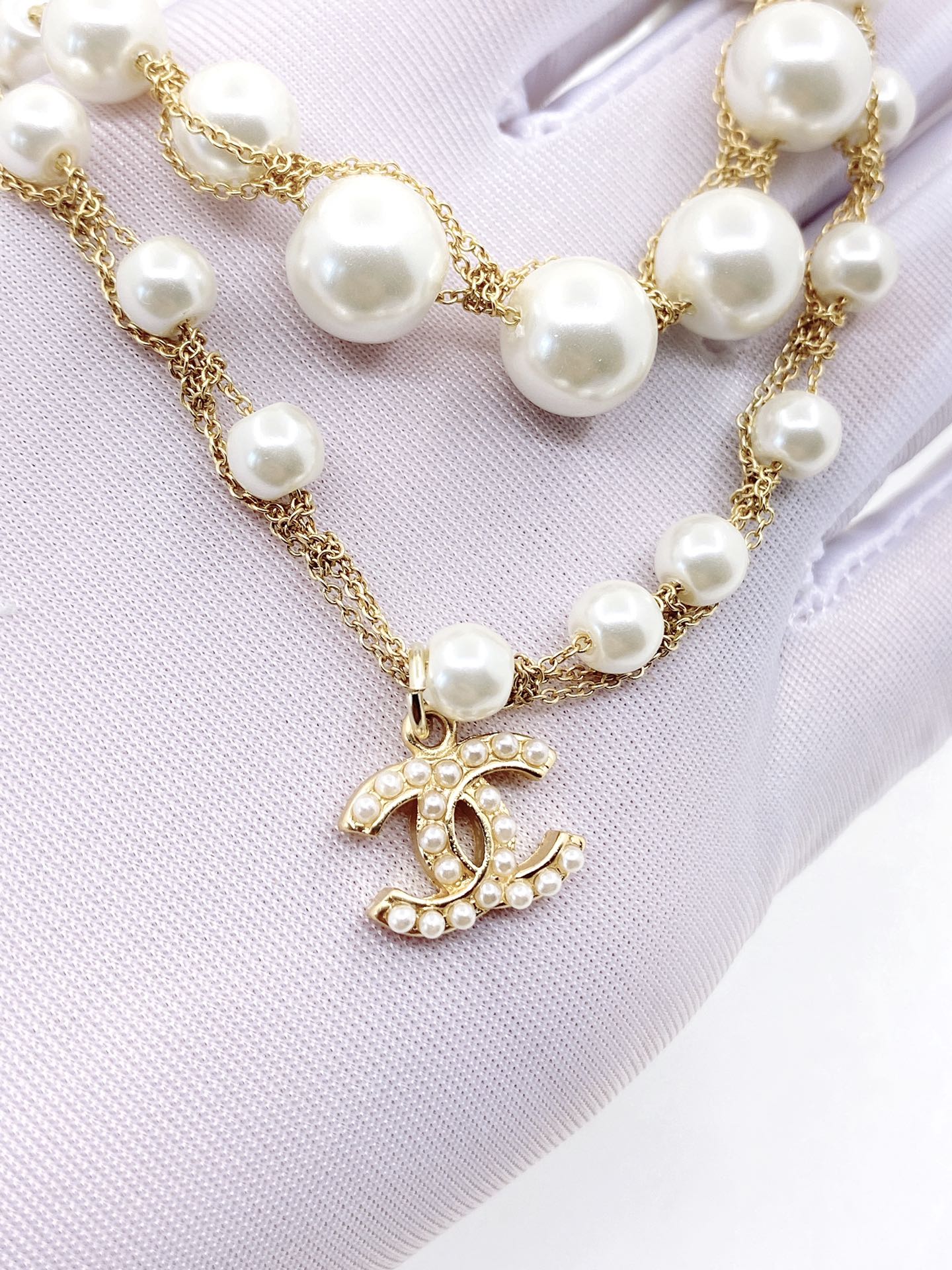 18K Chanel Pearls Necklace