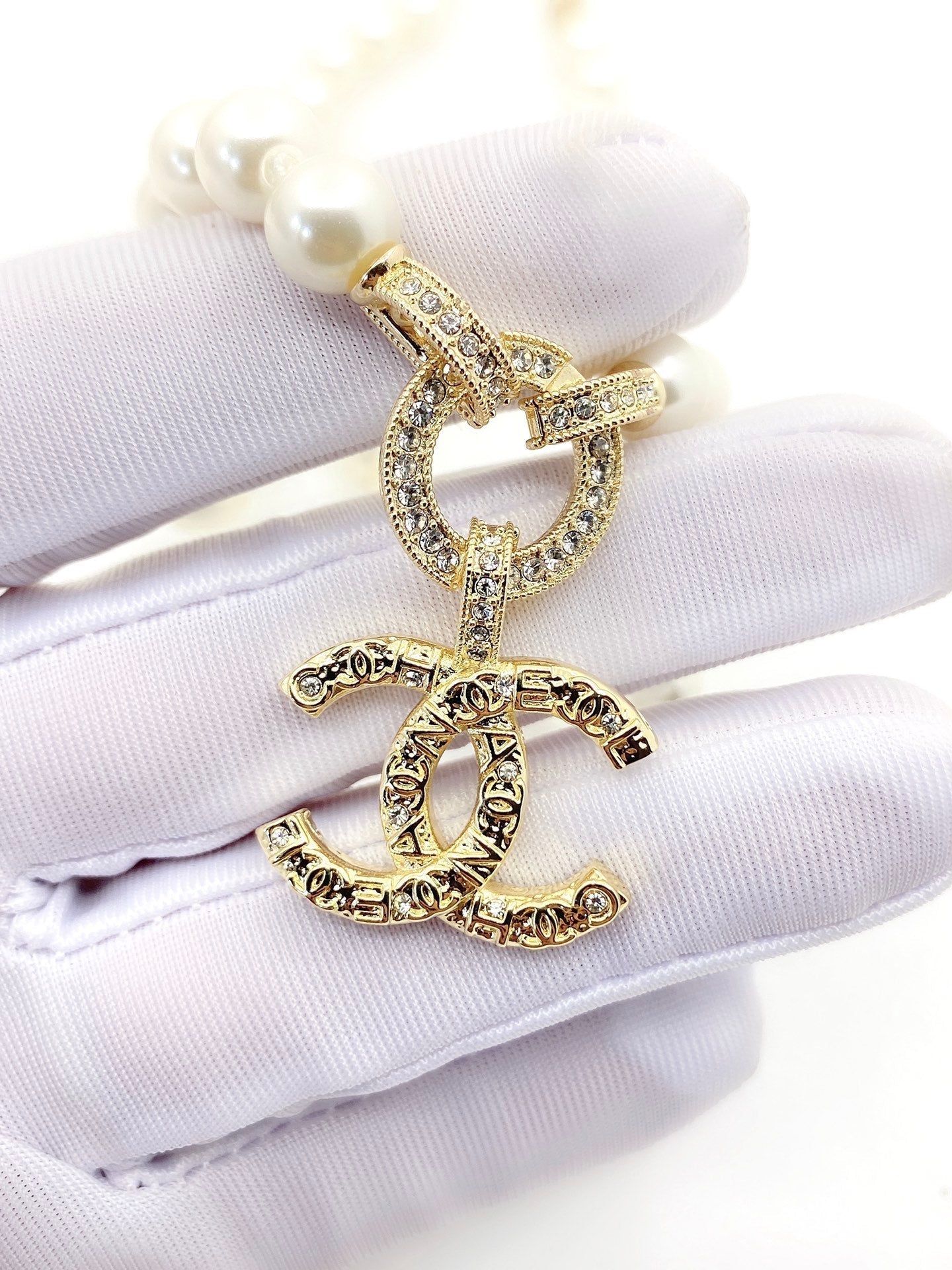 18K Chanel Pearls Choker Necklace
