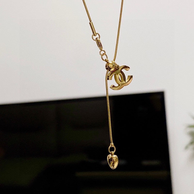 18K Chanel Heart Pendant Gold Necklace