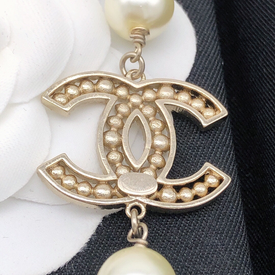 18K Chanel Flower Pearls Chain Necklace