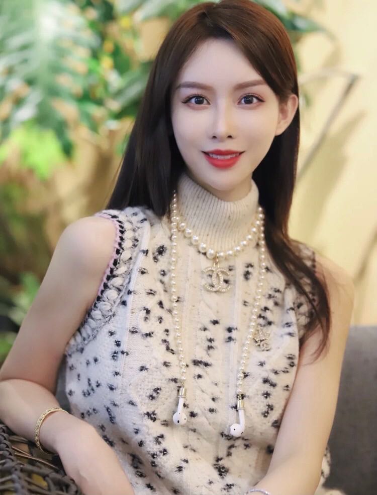 18K Chanel Pearls Long Necklace