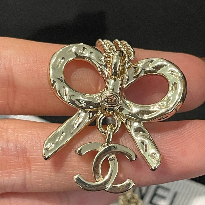 18K Chanel Gold Bow Tie Necklace