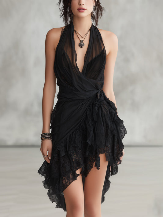 Vestito mini nero in pizzo con volant e scollo a laccio