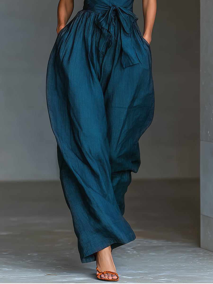 Venusta | Tuta blu navy con scollo halter incrociato e gamba ampia