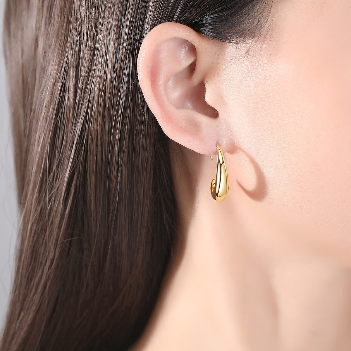 Lightweight Minimalist Hoop Earrings