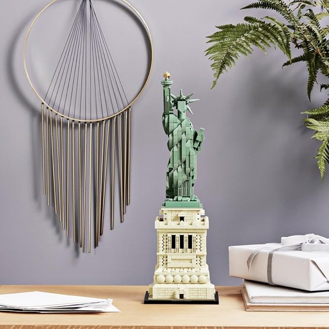 LEGO® Architecture: The Statue of Liberty (21042)