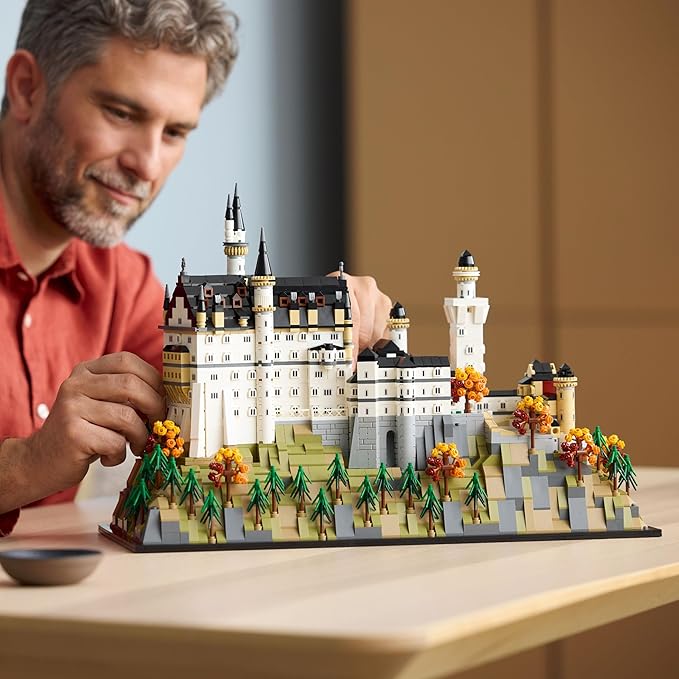 LEGO® Architecture: Neuschwanstein Castle (21063)