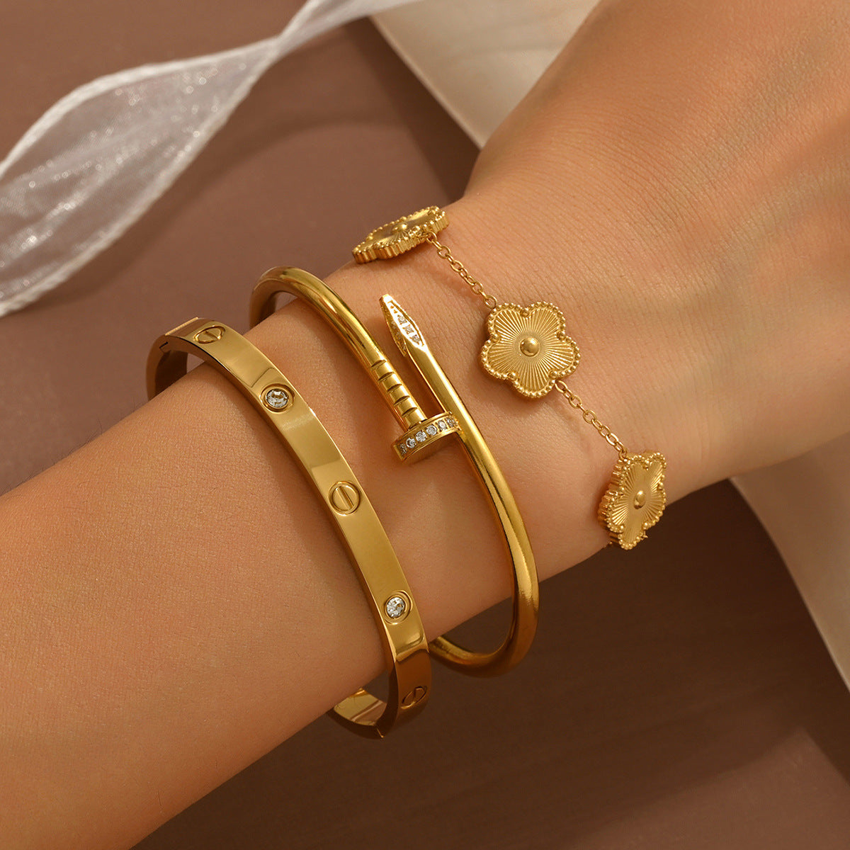 Elegant Five-Petal Flower Bracelet