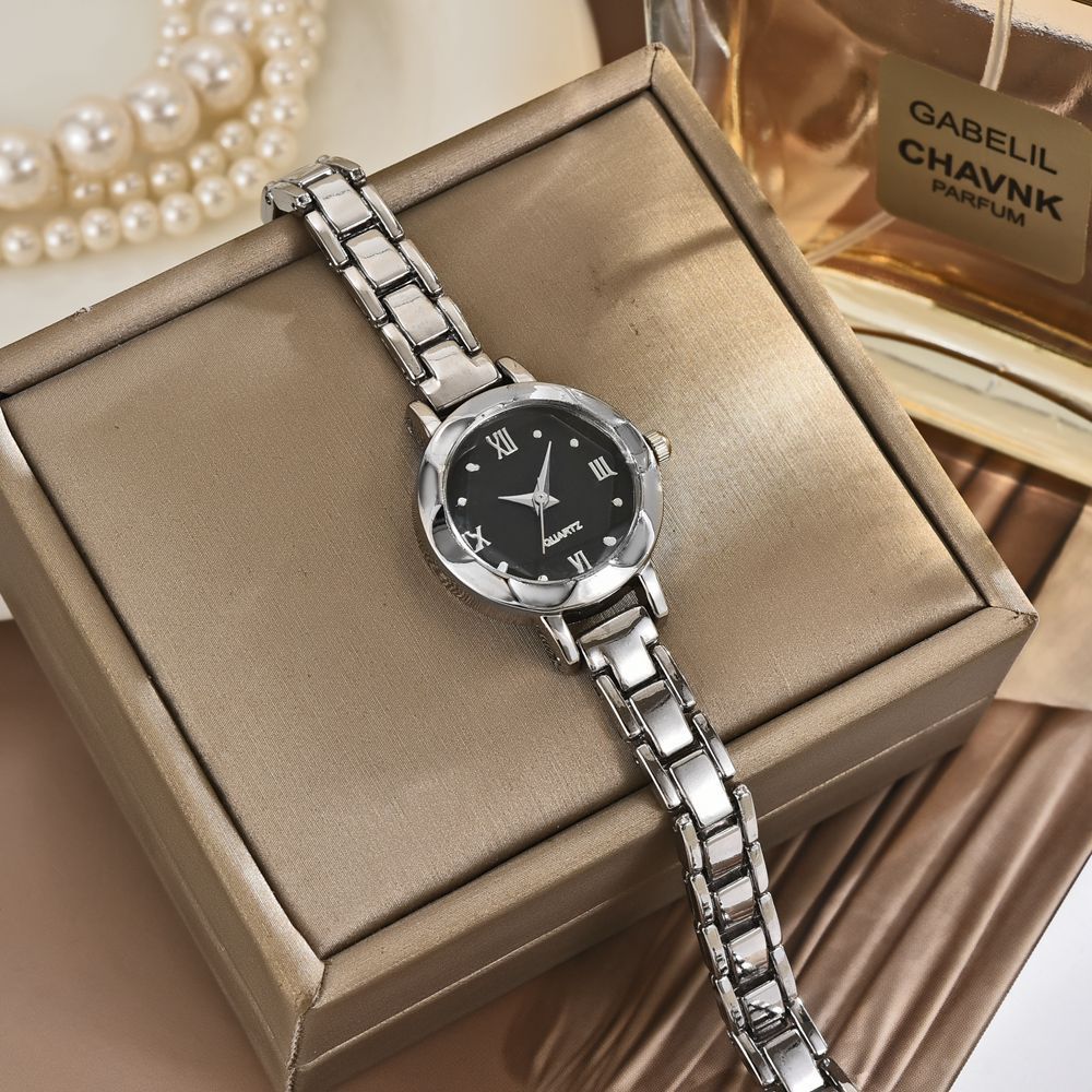 Elegant Round Dial Vintage Watch