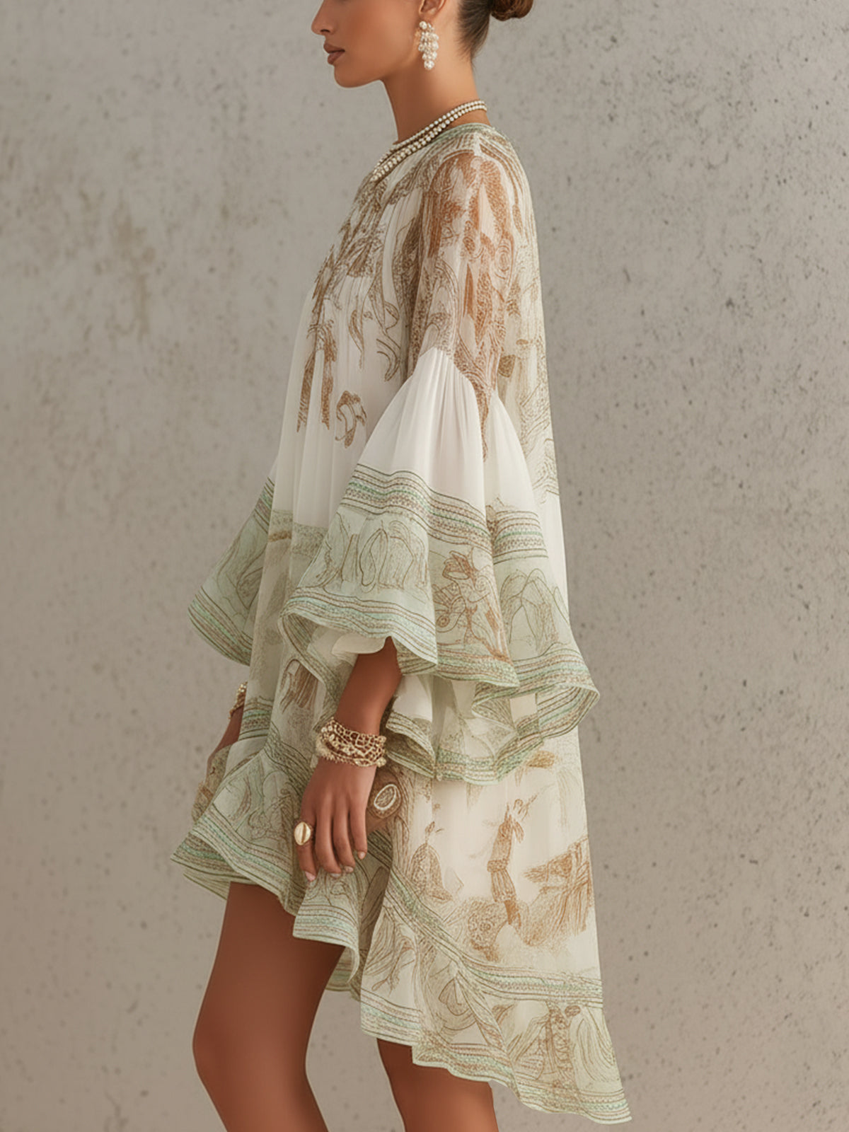 Vestito mini in chiffon con stampa verde, orlo a volant e maniche a balze