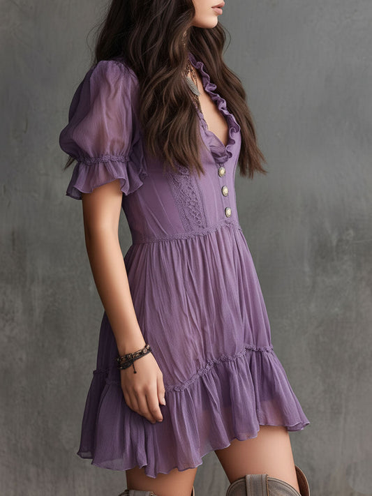 Abito corto in chiffon viola con maniche a sbuffo, balze e bottoni frontali