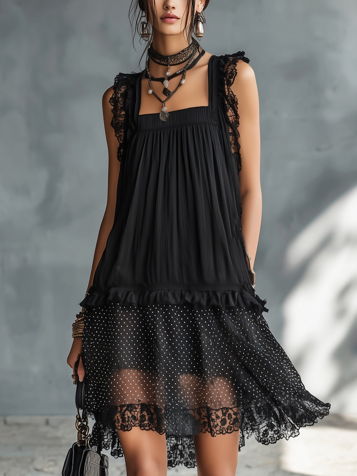 Vestito mini nero a pois trasparente con bordo in pizzo e volant
