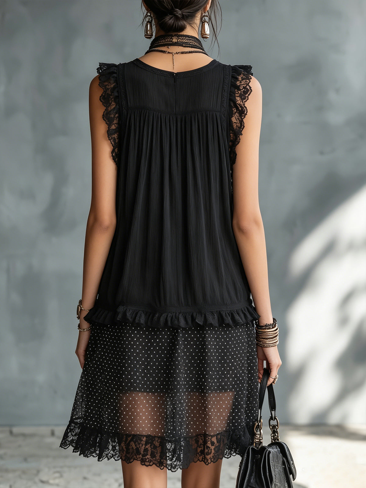 Vestito mini nero a pois trasparente con bordo in pizzo e volant