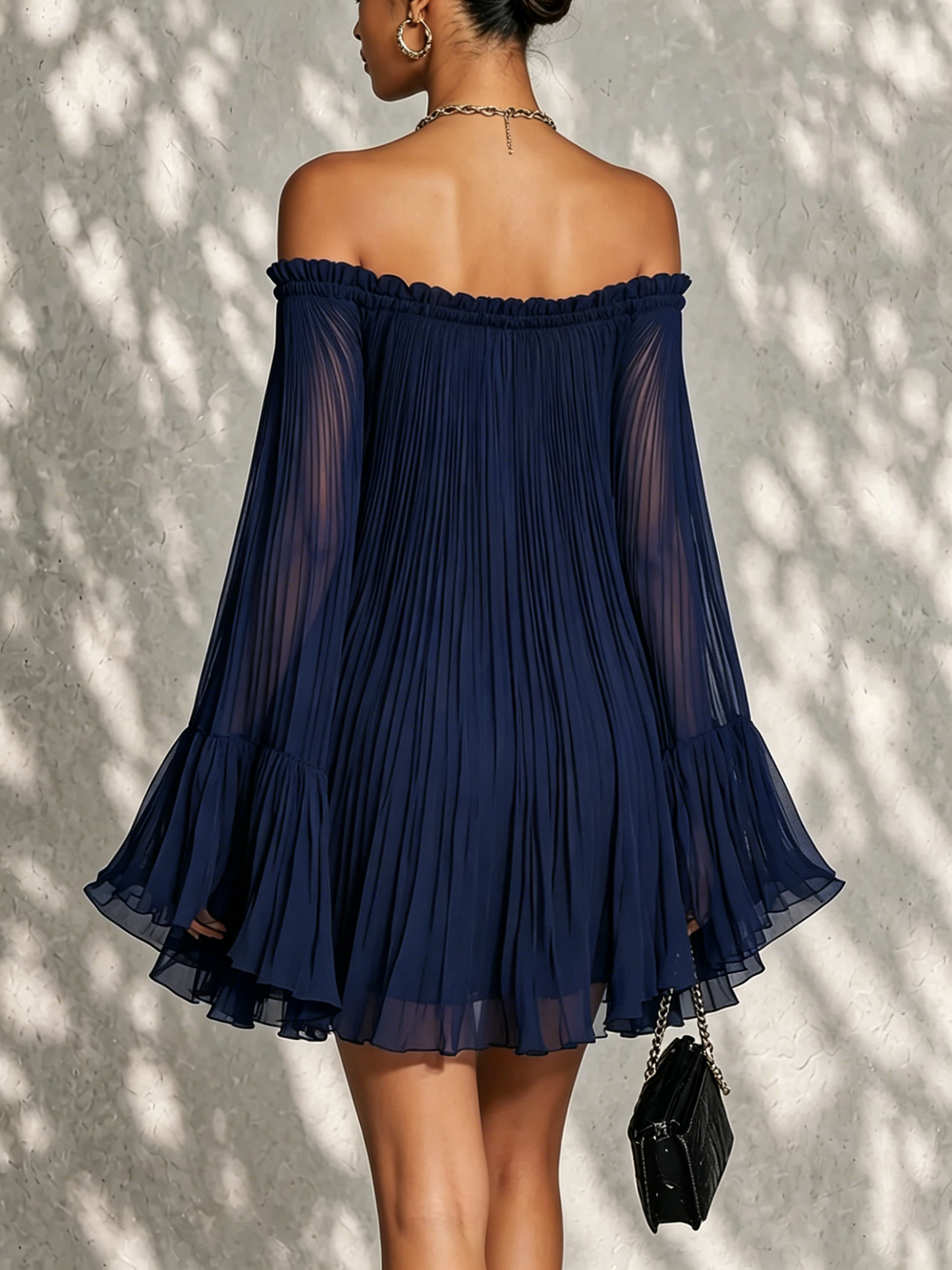 Flavia | Mini abito blu notte plissettato con scollo off-shoulder