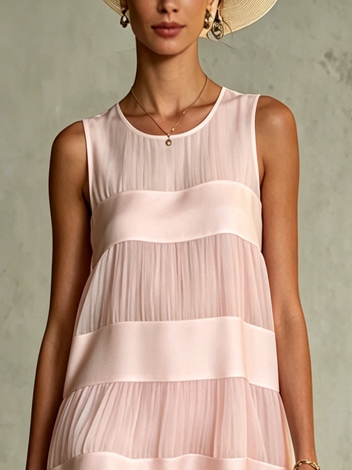 Abito mini patchwork a strati in chiffon satin rosa chiaro plissettato