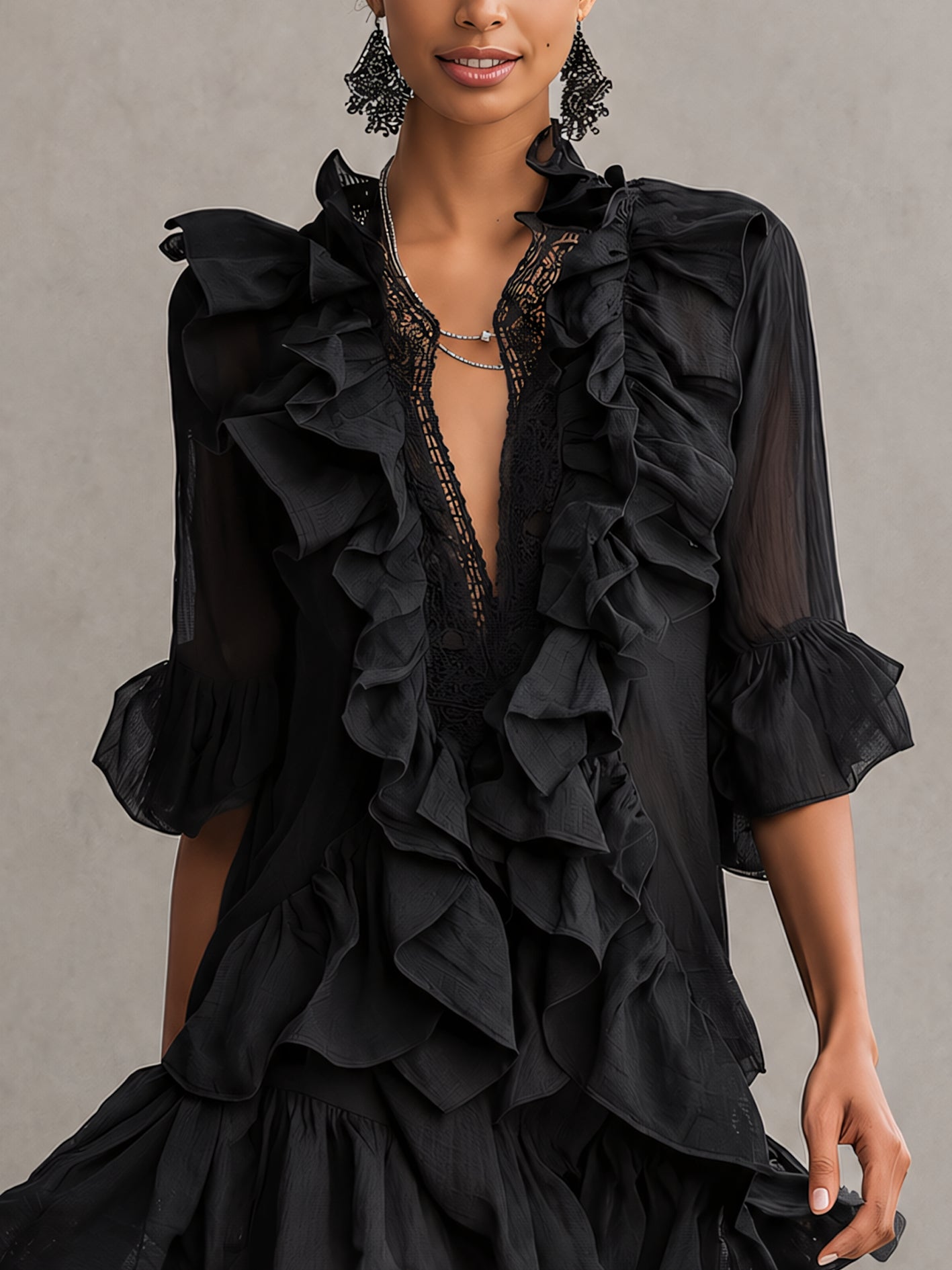 Vestito mini nero in pizzo chiffon con volant