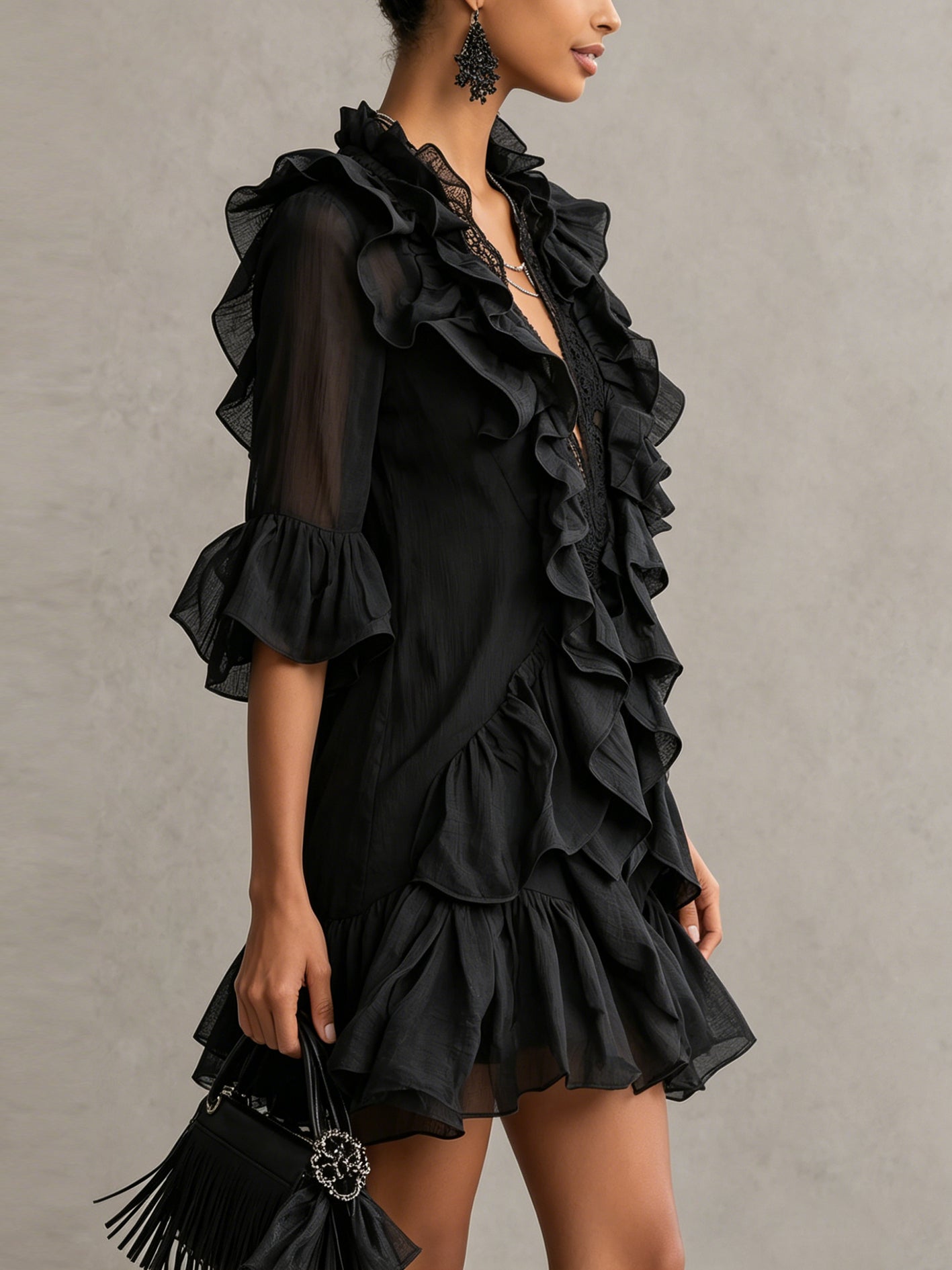 Vestito mini nero in pizzo chiffon con volant