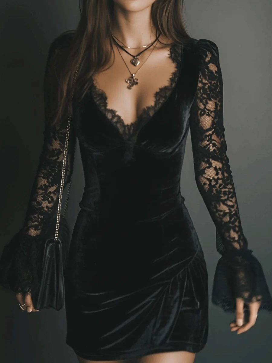 Vestito mini nero in velluto con pizzo e maniche svasate